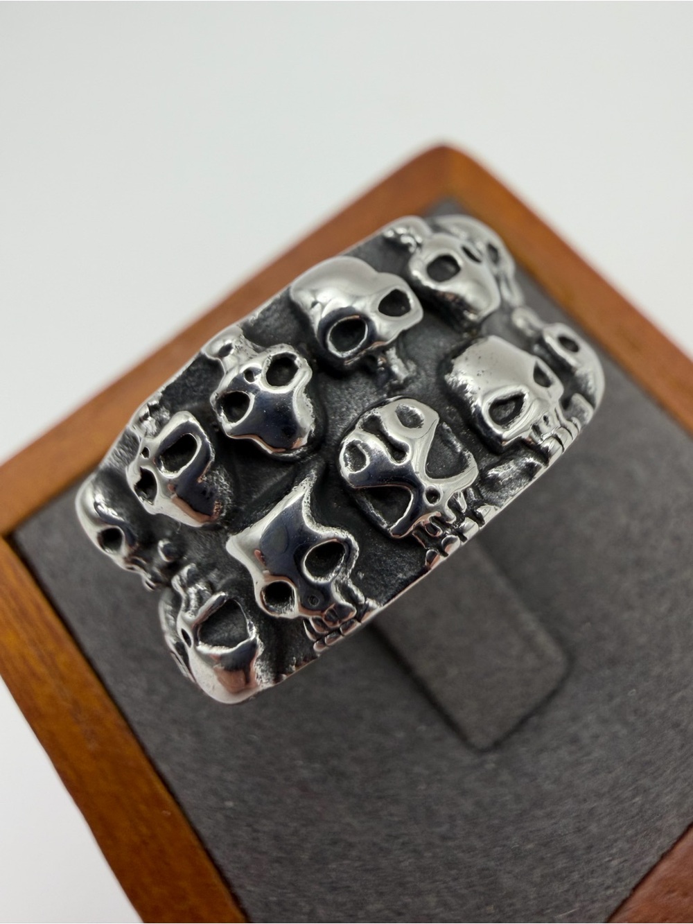 Skulls Shape Ring - Picture 6 of 7
